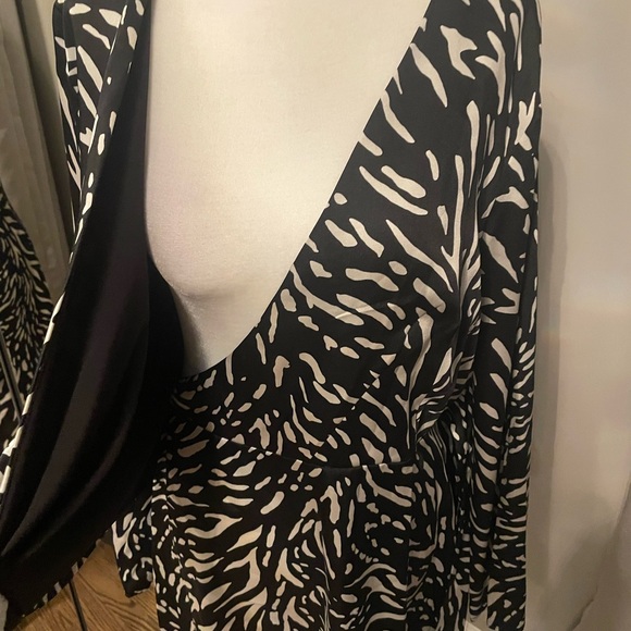 ❤️NEW Donna Morgan Wrap Dress - Picture 6 of 7